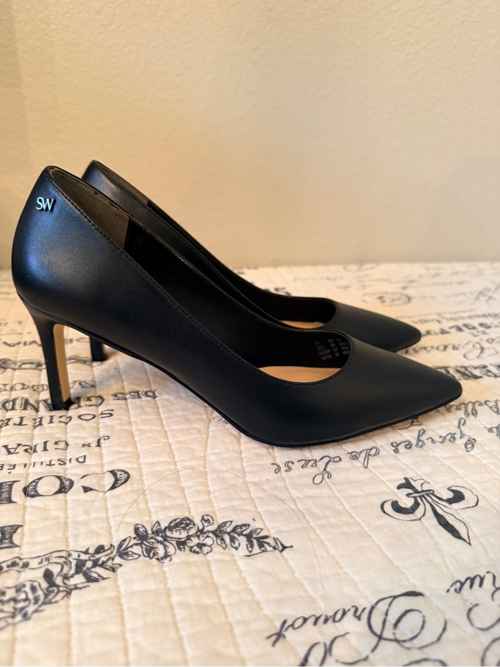 Stuart Weitzman Black Pointed Toe Leather Pumps Heels Size 8